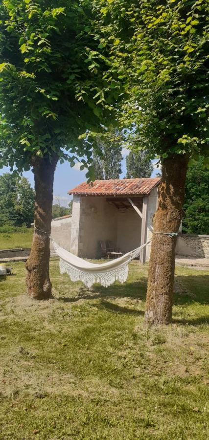 Maison Blanche Cherval エクステリア 写真