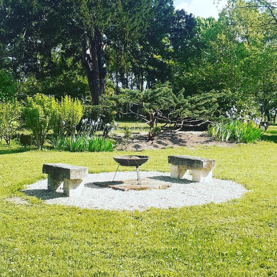 Maison Blanche Cherval エクステリア 写真
