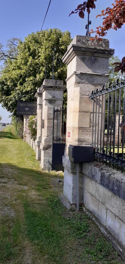 Maison Blanche Cherval エクステリア 写真